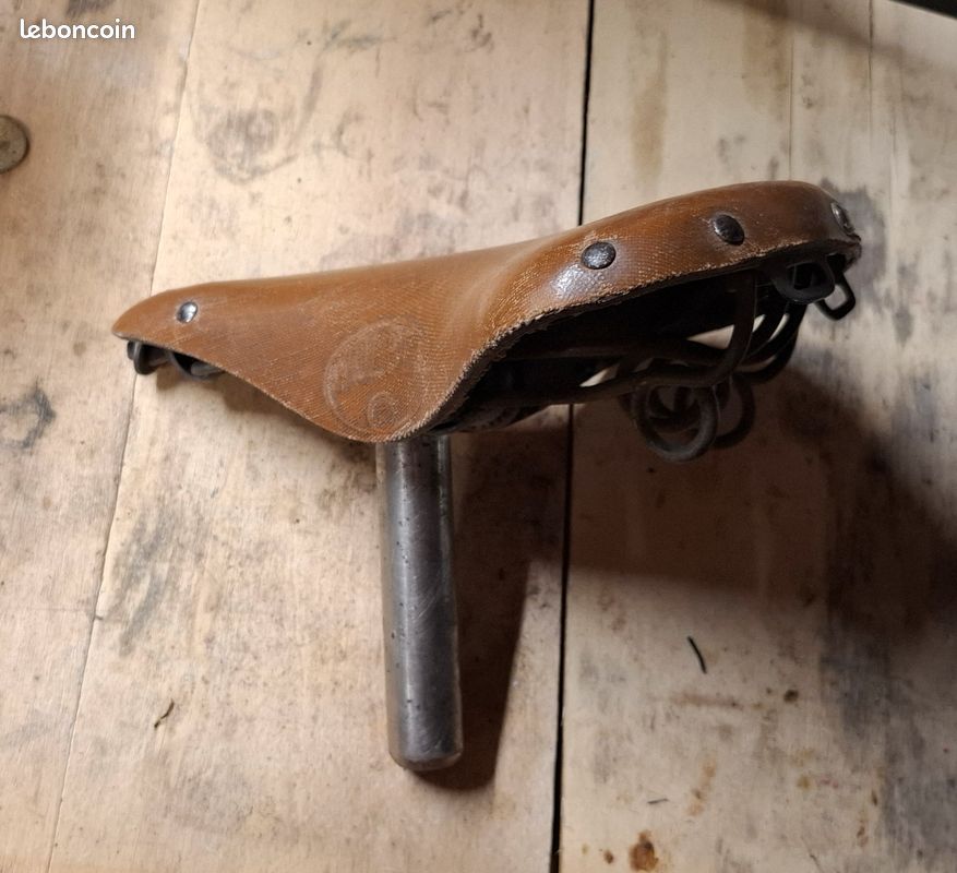 Selle De Vélo Vintage A Wolber - Cuir Marron, Occasion, Pièce Rétro