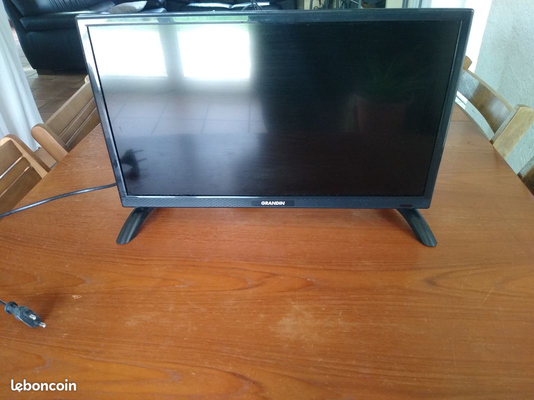 VIDE_050 Ecran TV LED GRANDIN (image 1)