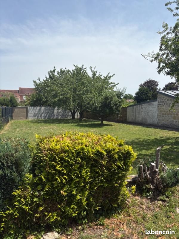 Terrain 682 m² Pontoise · 299 000 €