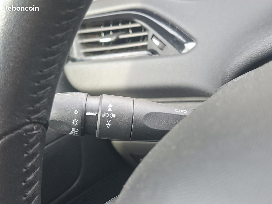 Peugeot 208 1.2 Vti 80 ch Urban Soul /Distri ok/Suivi complet entretiens/2eme main (image 22)