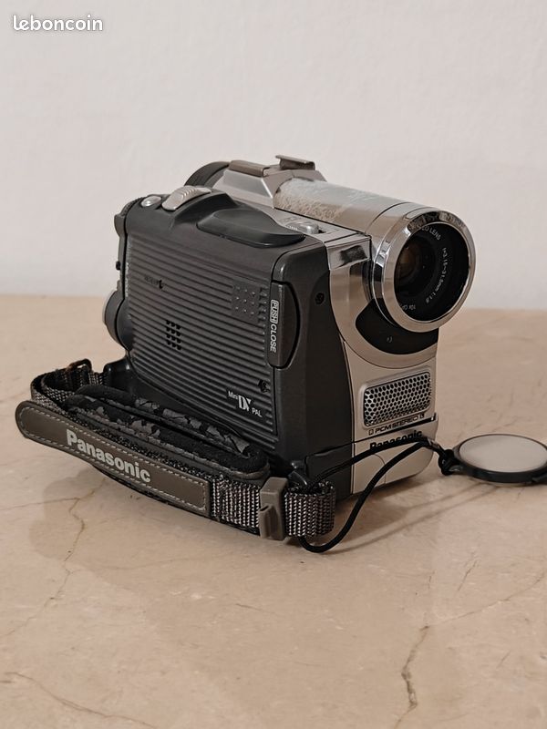 Camescope Vintage Panasonic NV-MS1F – Avec Accessoires – Caméra VHS-C D'occasion