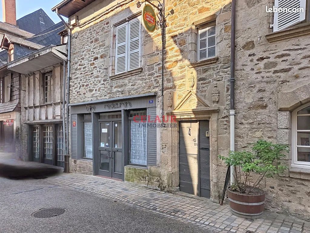 Maison 10 pièces 236 m² · à Uzerche · 236 m² · 135 000 €