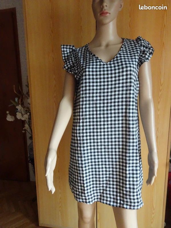 ROBE légère à CARREAUX NOIRS/BLANCS T. 38 NEUVE (image 1)