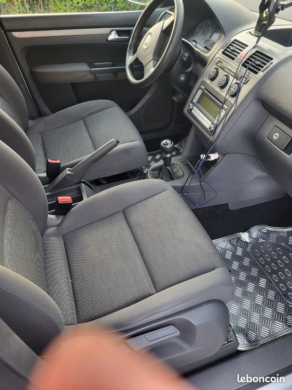 Volkswagen touran (image 2)