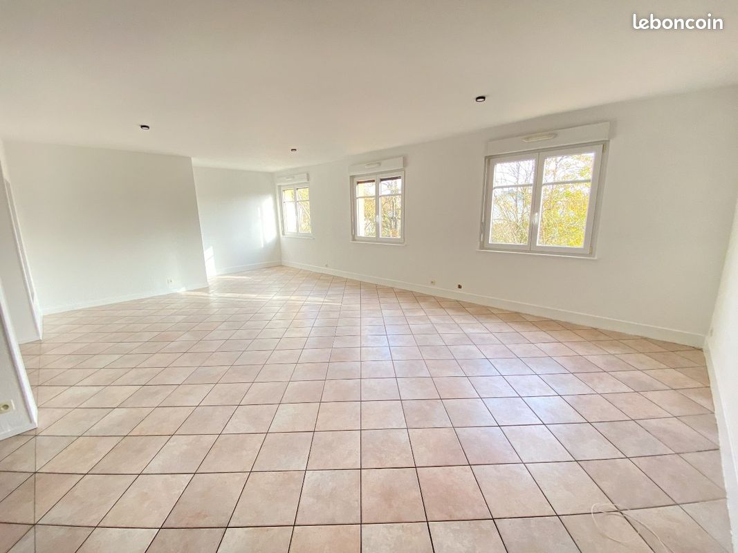 Appartement 4 pièces 167 m² · à Danjoutin · 167 m² · 985 €