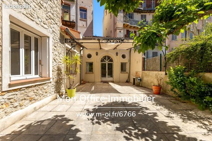 Maison 6 pièces 210 m² — 1