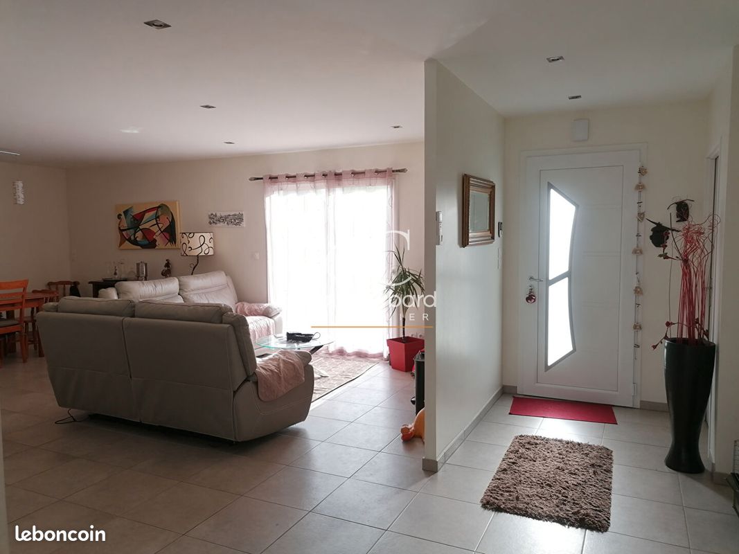 Pavillon 4 pièces 121 m² - Gond-Pontouvre 16160 (image principale 4)