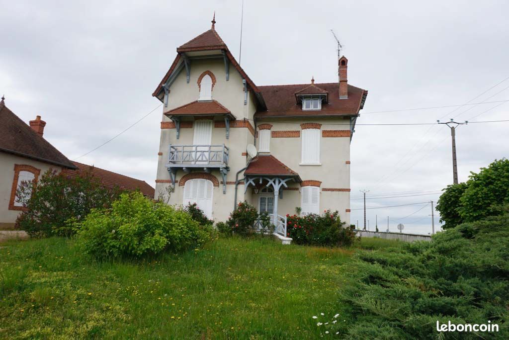 Maison 9 pièces 213 m² · à Le Donjon · 213 m² · 389 000 €