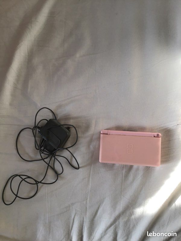 Nintendo DS Lite rose (image 1)