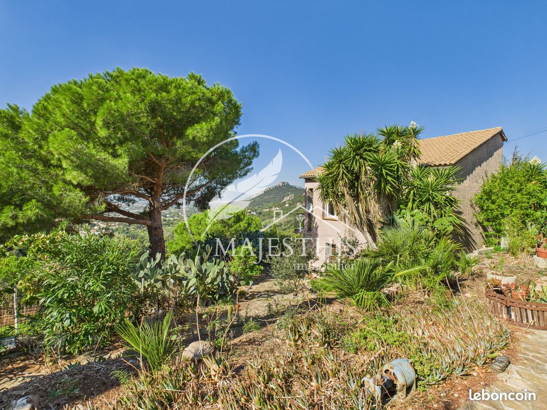 Maison 5 pièces 176 m² · à Hyères · 176 m² · 575 000 €