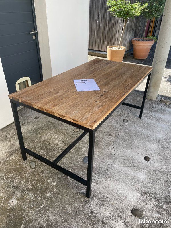 Table style industriel (image 1)