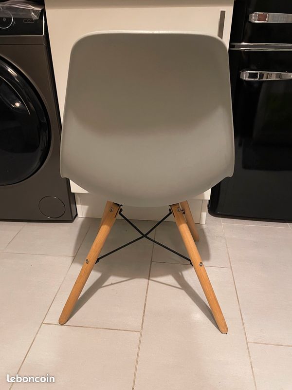 Chaise scandinave grise (image 4)