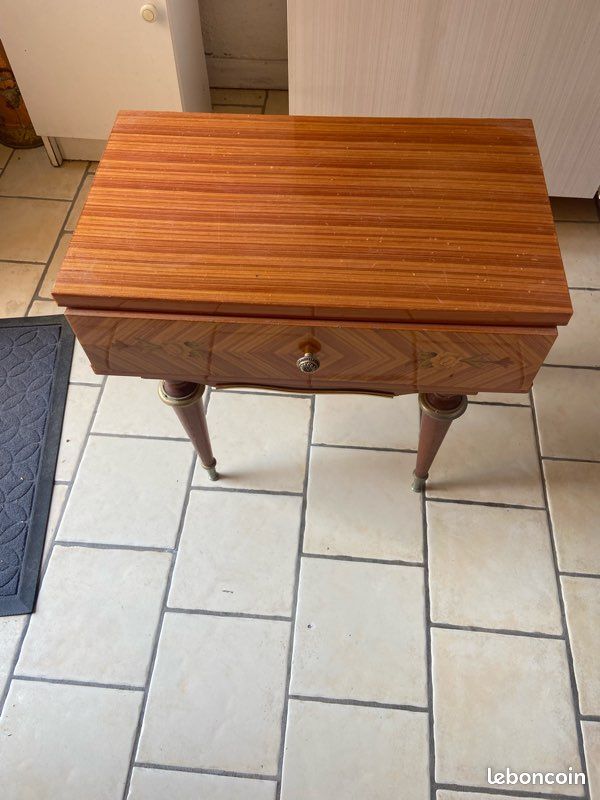 Table de nuit avec tiroir,longueur 50cm,largeur 30 cm hauteur 52 cm ,profondeur 22cm,prix 19 euros (image 4)