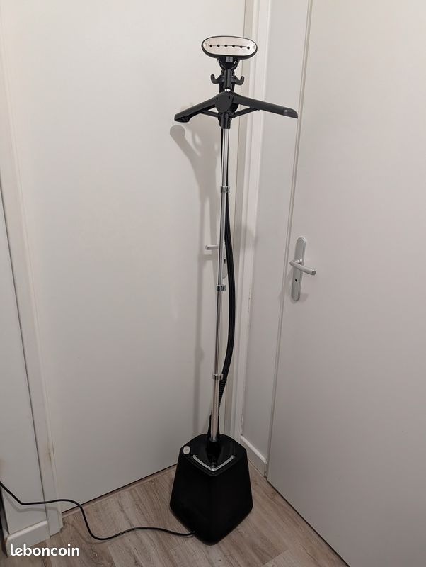 SteamOne H18B Défroisseur Vapeur Vertical 1800W - 40g/min, Autonomie 45min, Élimine 99,99% Impuretés - Idéal Pour Tous Textiles