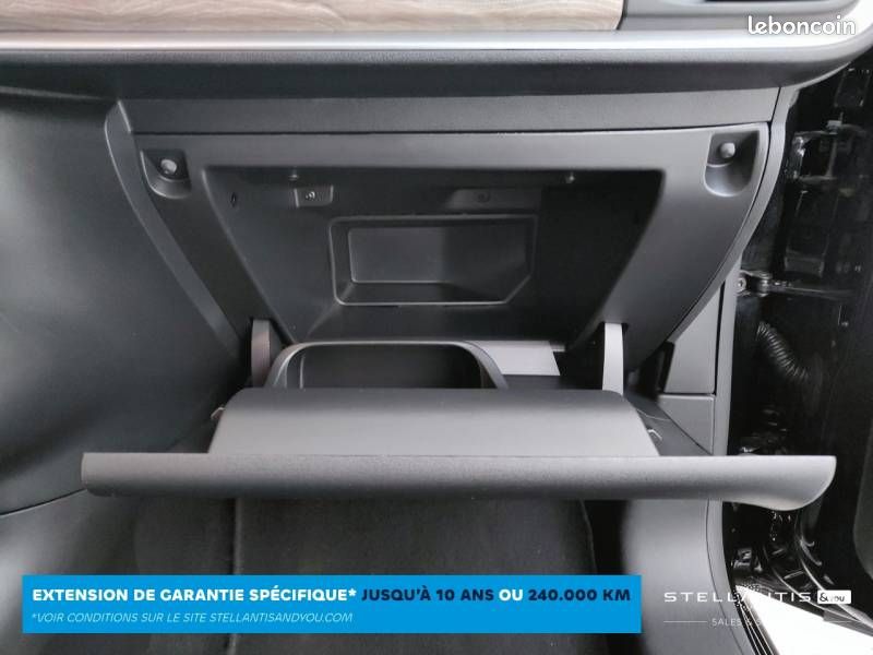 Citroën C3 BlueHDi 100 S&S BVM6 Shine Pack (image 40)