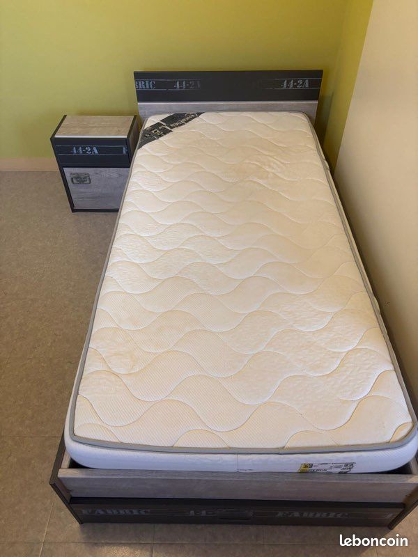 Lit + matelas + sommier + chevet (image 4)