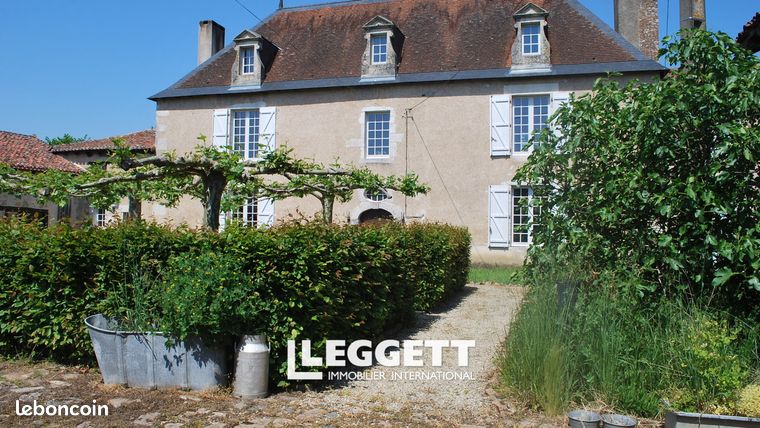 Maison 11 pièces 465 m²