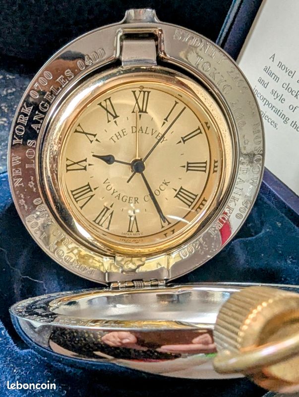 Horloge De Voyage Ou Réveil « Fashion » Dans Son Étui