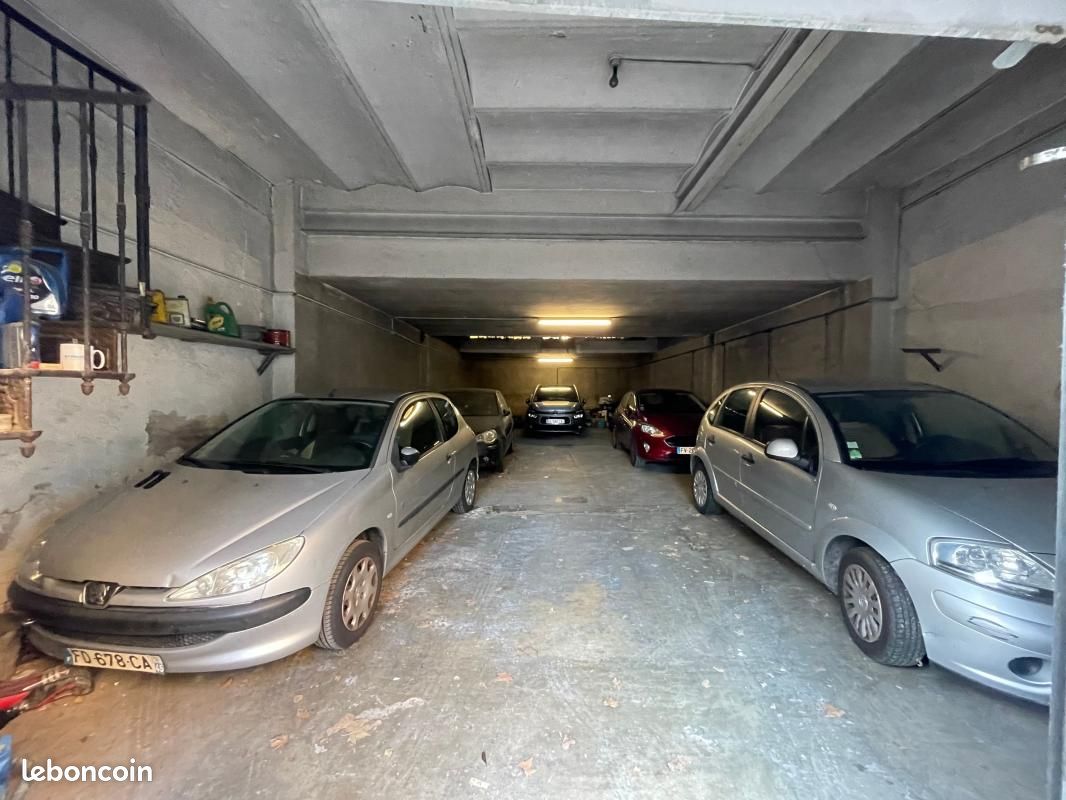 Parking 10 m² · à Marseille · 10 m² · 85 €