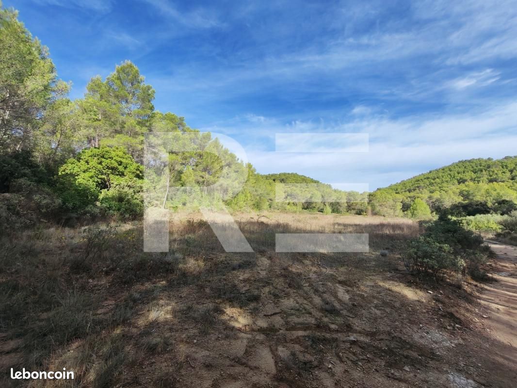 Terrain 13671 m² · à Cannes-et-Clairan · 15 000 €