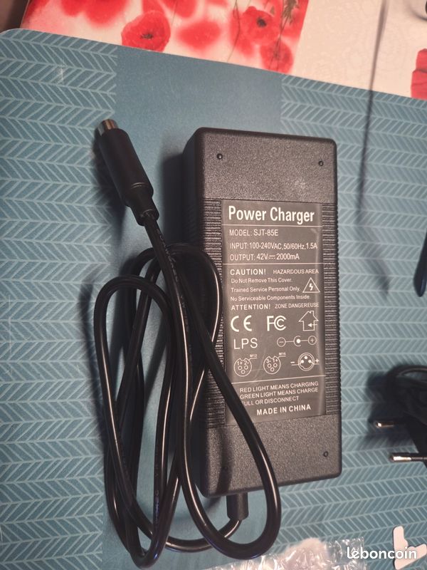 CHARGEUR DE BATTERIE Lithium 36-42v 2ah Xiaomi M365 Essential 1S Pro / 2 Ninebot EUR 35,00 - FR