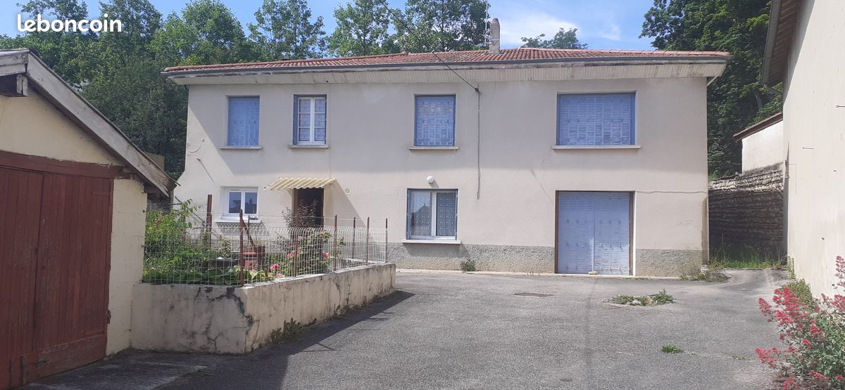 Maison 6 pièces 140 m² · à Beaurepaire · 140 m² · 250 000 €
