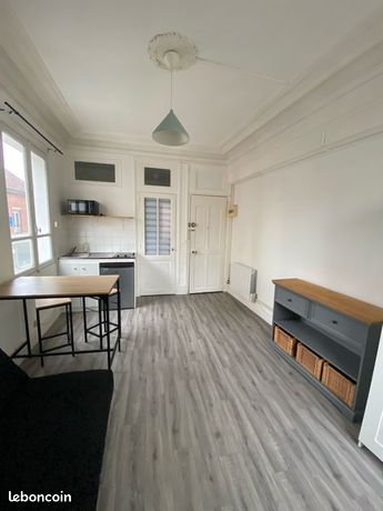 Studio à louer 290