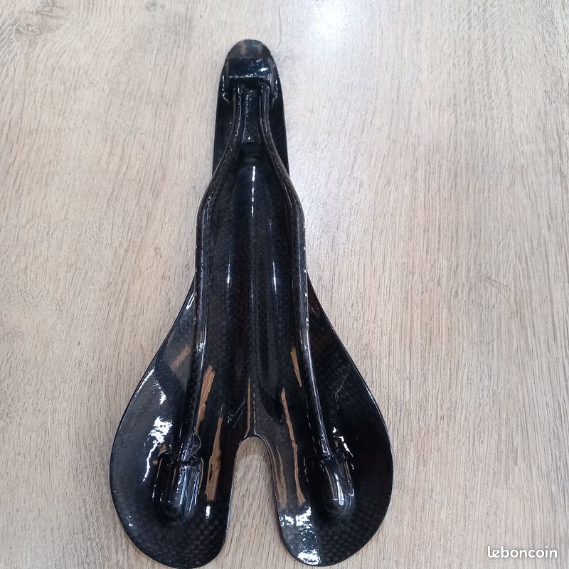 Selle full carbone (image 2)