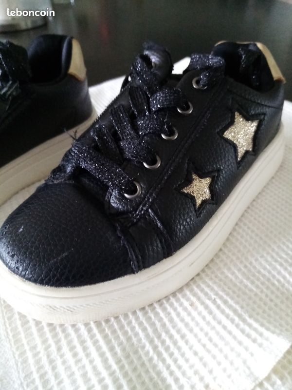 Paire de baskets enfant noir (pointure 29) Pointure 29 · Bon état (image 2)
