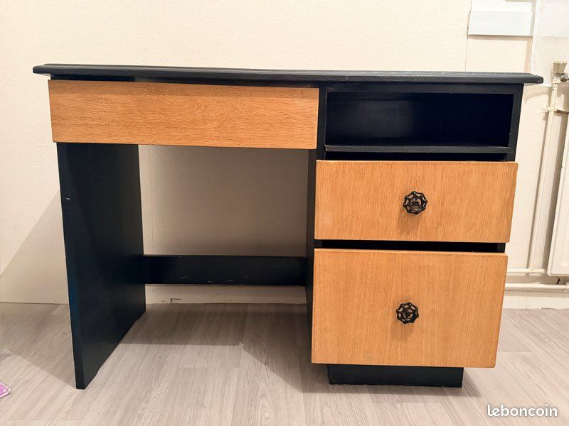Bureau (image 1)