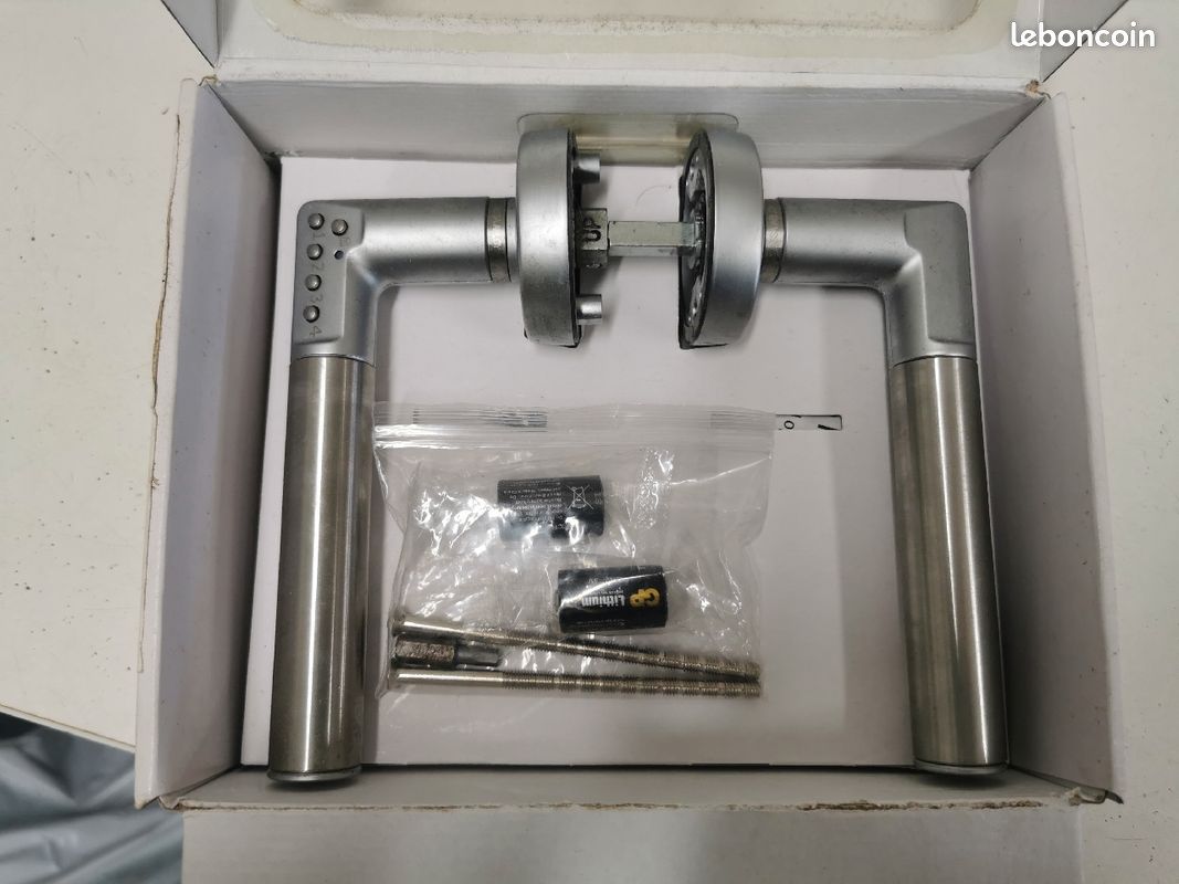 Gâche et accessoire pour serrure électrique (image 1)