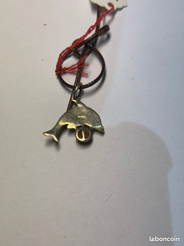 Pendentifs queue de dauphin - France