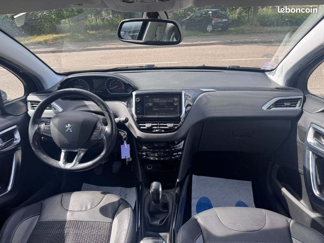 Peugeot 2008 1.2 THP 110 ch (image 8)