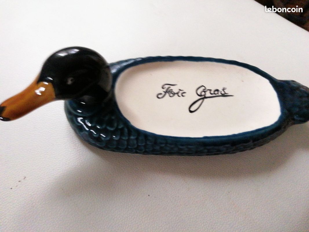 Un plat présentoir à foie gras neuf en porcelaine en forme de canard (image 1)