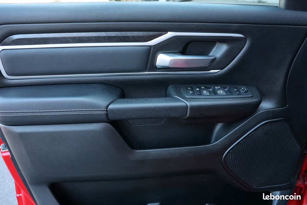 Dodge RAM 1500 Big Horn 5.7 V8 HEMI eTorque 396 ch – BVA – 4x4 – CarPlay – Caméras – R22 (image 25)