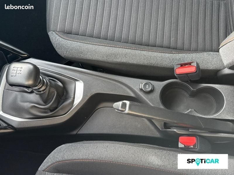 Peugeot 2008 1.5 BlueHDi 110 Active / GPS + CAR PLAY (image 17)