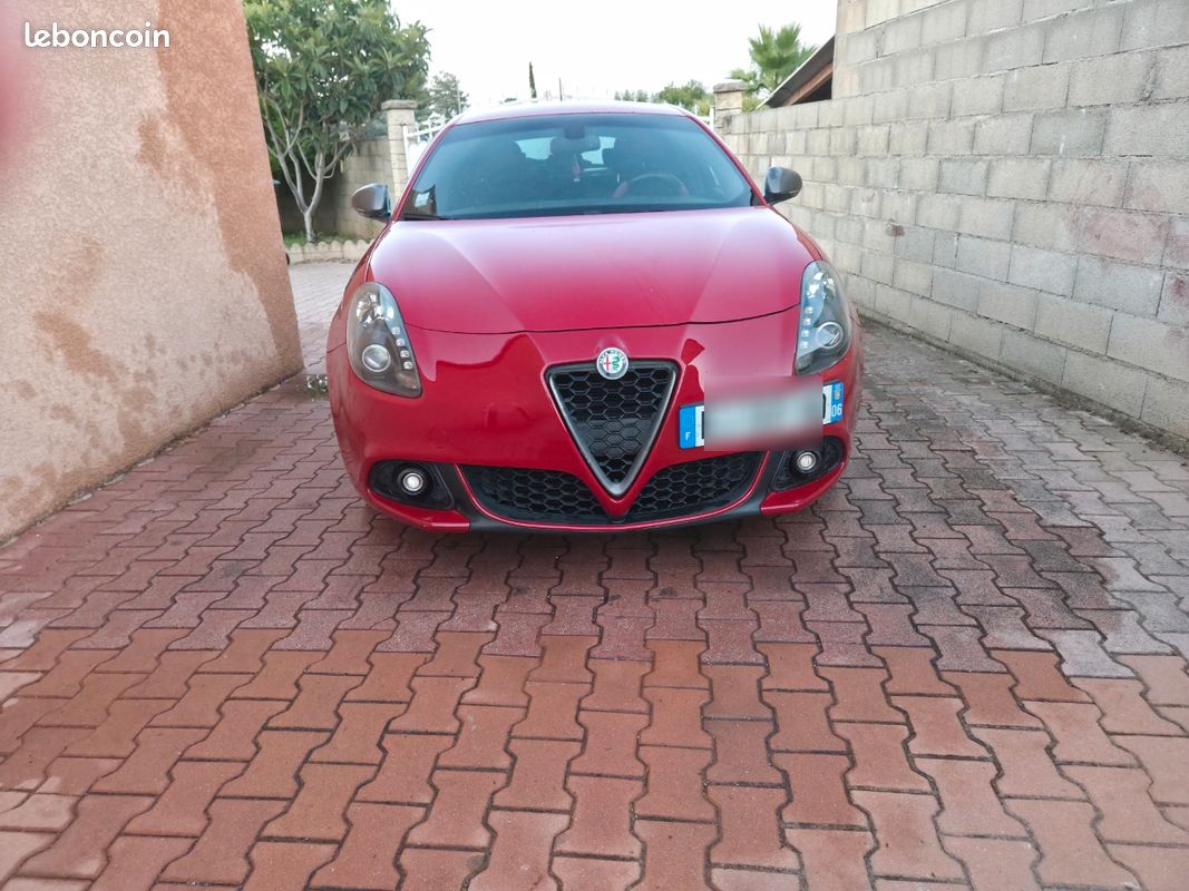 Alfa Romeo Giulietta 2.0 III JTDm 150 ch Super Pack Veloce (image 2)