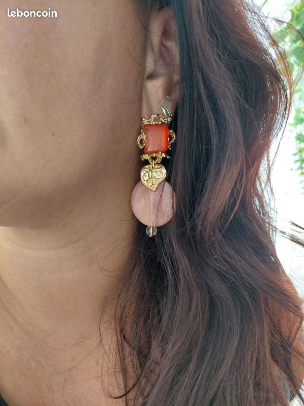 Boucles d'oreilles doré et rose (image 2)