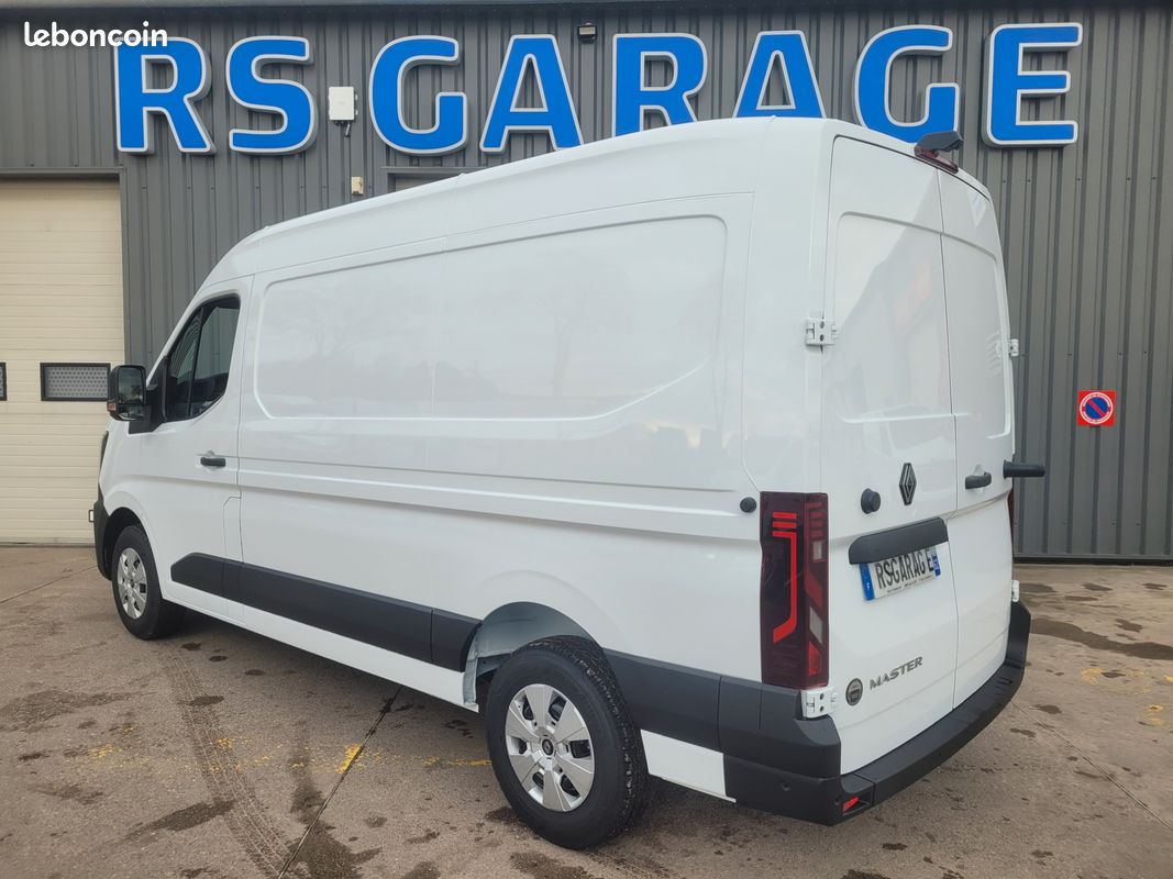 RENAULT MASTER IV 3T5 L2H2 FOURGON 2.0 Blue DCI 170 AUTO EXTRA 03 PLACES NEUF + CAMÉRA RECUL + CLIM AUTO + RADARS AVANT-ARRIERE-LATÉRAUX + PORTES 270 DEGRÉS + PNEUS TOUS TEMPS ( Prix Vente 33 990 HT ) (image 2)