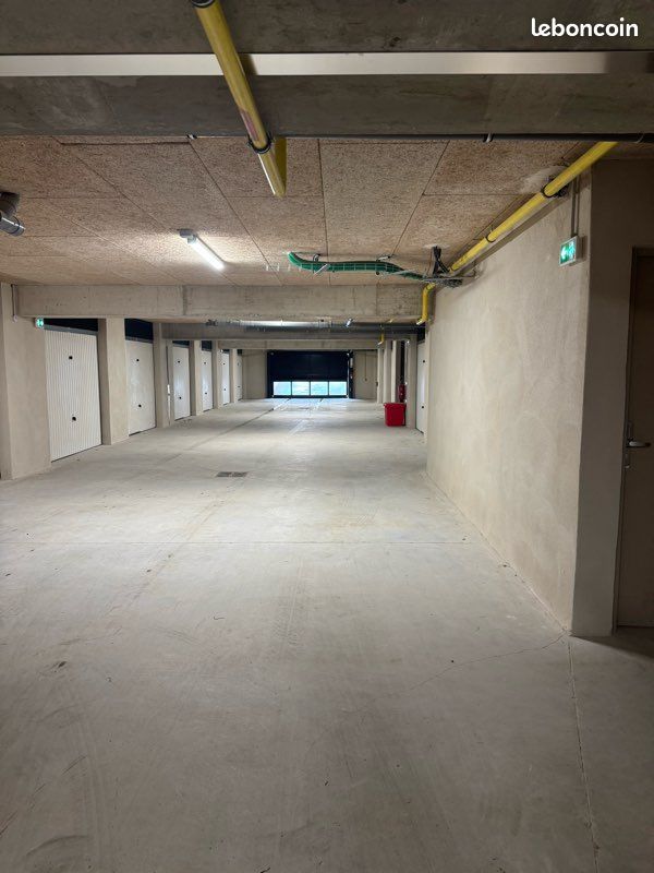 Garage · à Robion · 17 000 €