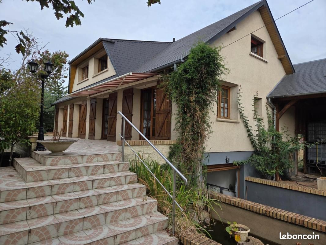 Maison 7 pièces 145 m² · à Saint-Léger-de-Rôtes · 145 m² · 269 000 €
