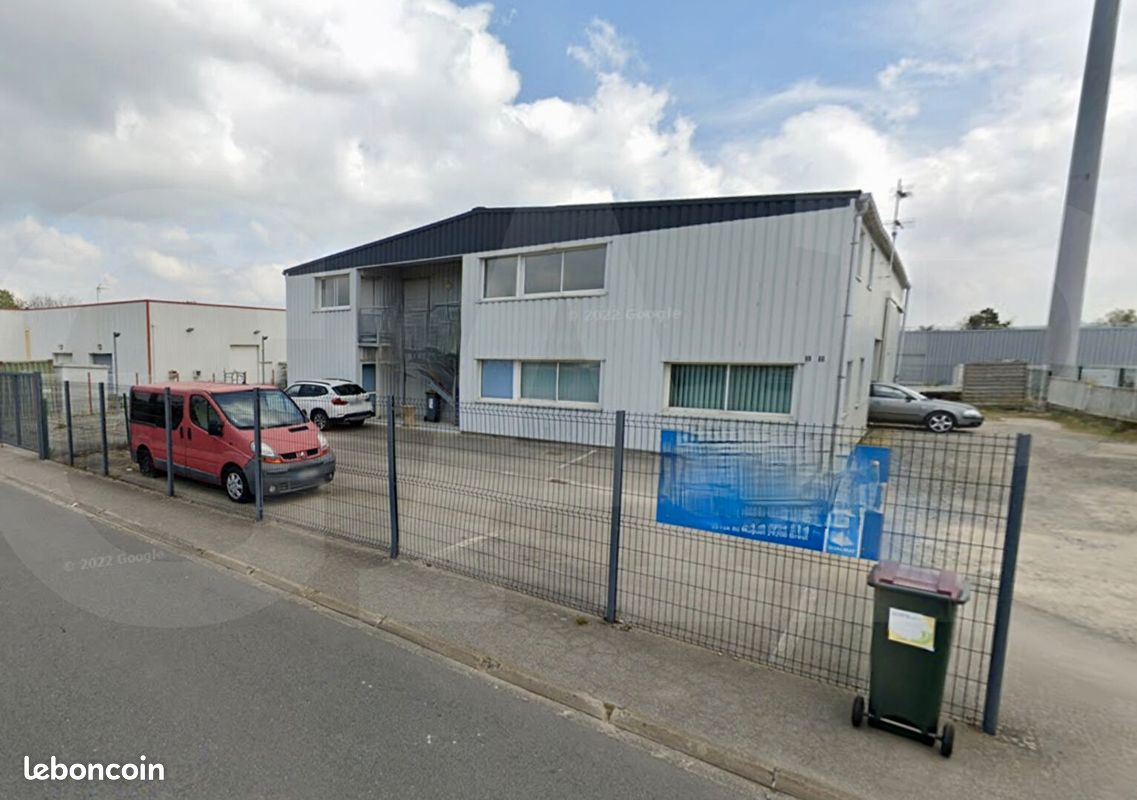 Bureaux 82 m² LE RELECQ KERHUON (image 1)