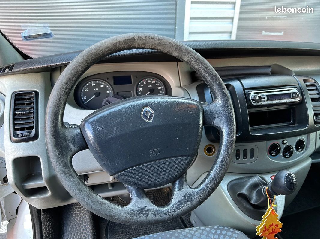 Renault trafic fourgon gn 2.0 dci 90 l1h1 1000 kg confort / 4 pneus neufs (image 12)
