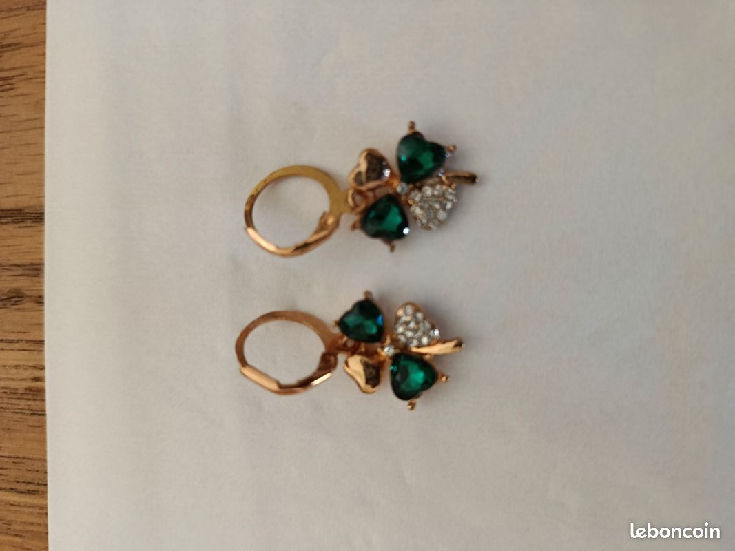 Boucles d'oreilles (image 1)