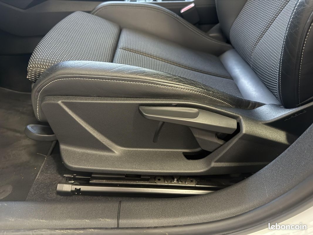 AUDI A3 Sportback 35 TDI 150 S tronic 7 S Line (image 9)