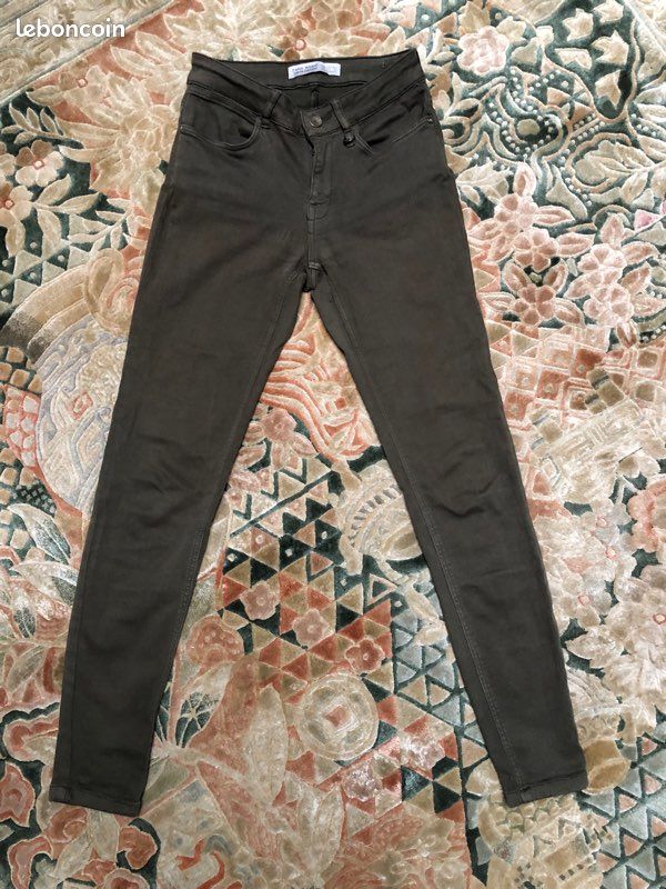 Pantalon Slim Zara Femme - Taille XS - Noir - Matière Polyamide - Occasion Très Bon état