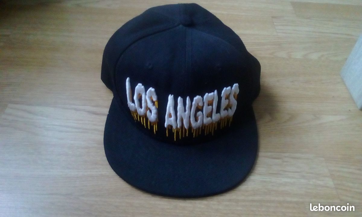 Divers casquettes (image 3)