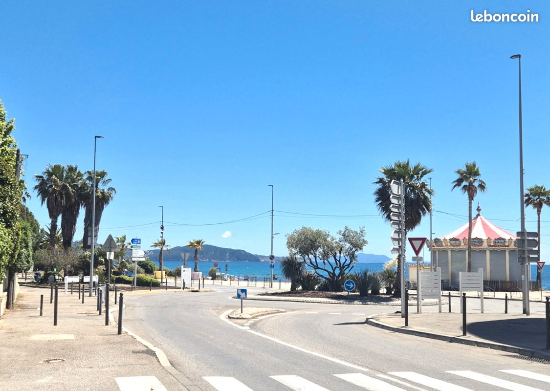 Garage fermé 15 m² Les plages – La Ciotat · 170 €
