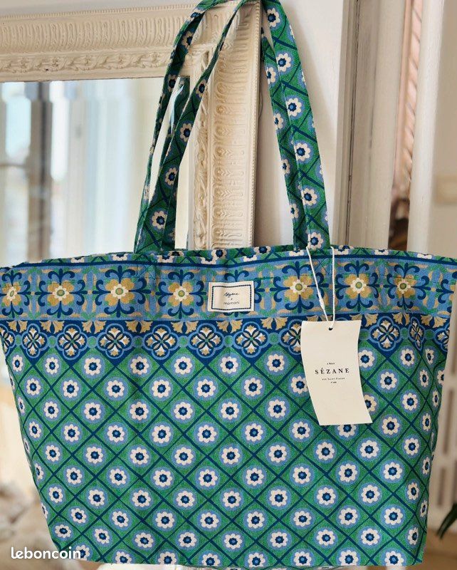 Main Sezane Sac De Plage Sezane Grand Sac Cabas Sézane X Momoni