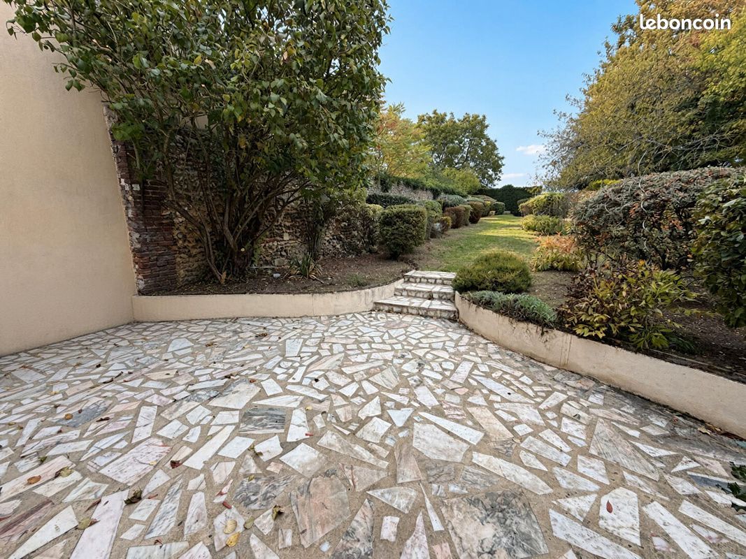 Maison 5 pièces 142 m² · à Villeneuve-les-Sablons · 142 m² · 328 000 €